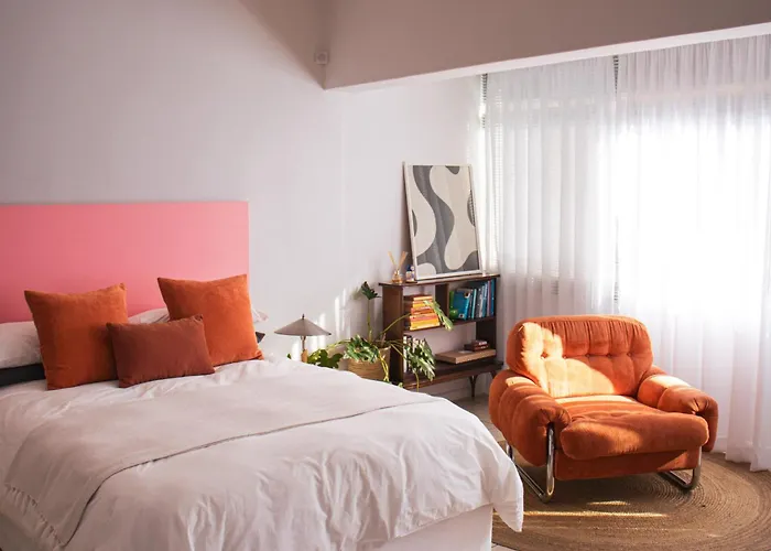 Cosy, Eclectic Apartment In Sea Point
