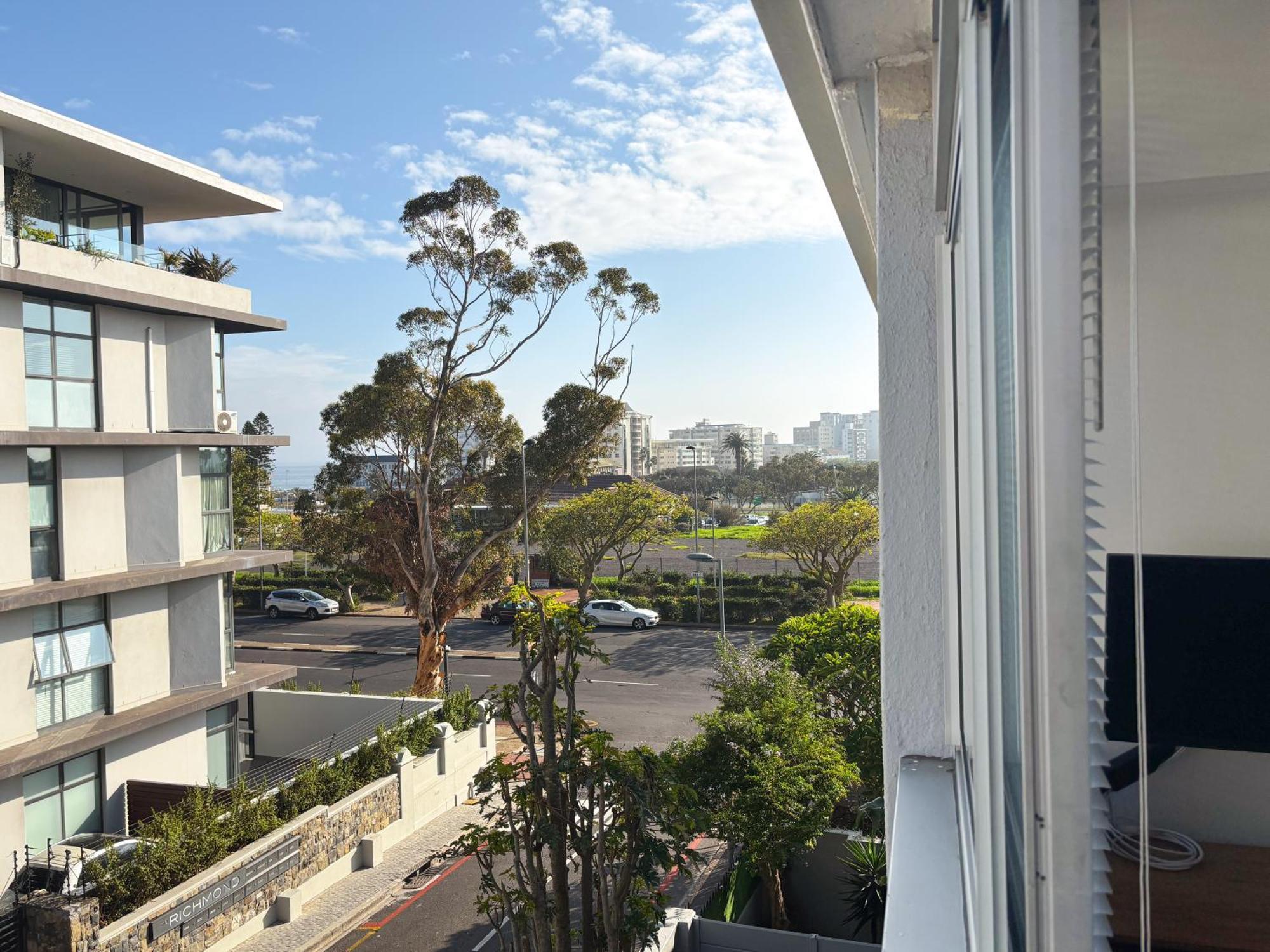 Cosy, Eclectic In Sea Point