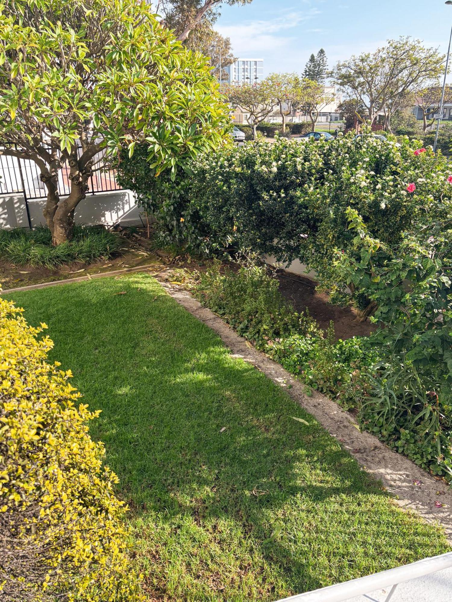 Cosy, Eclectic In Sea Point Apartment