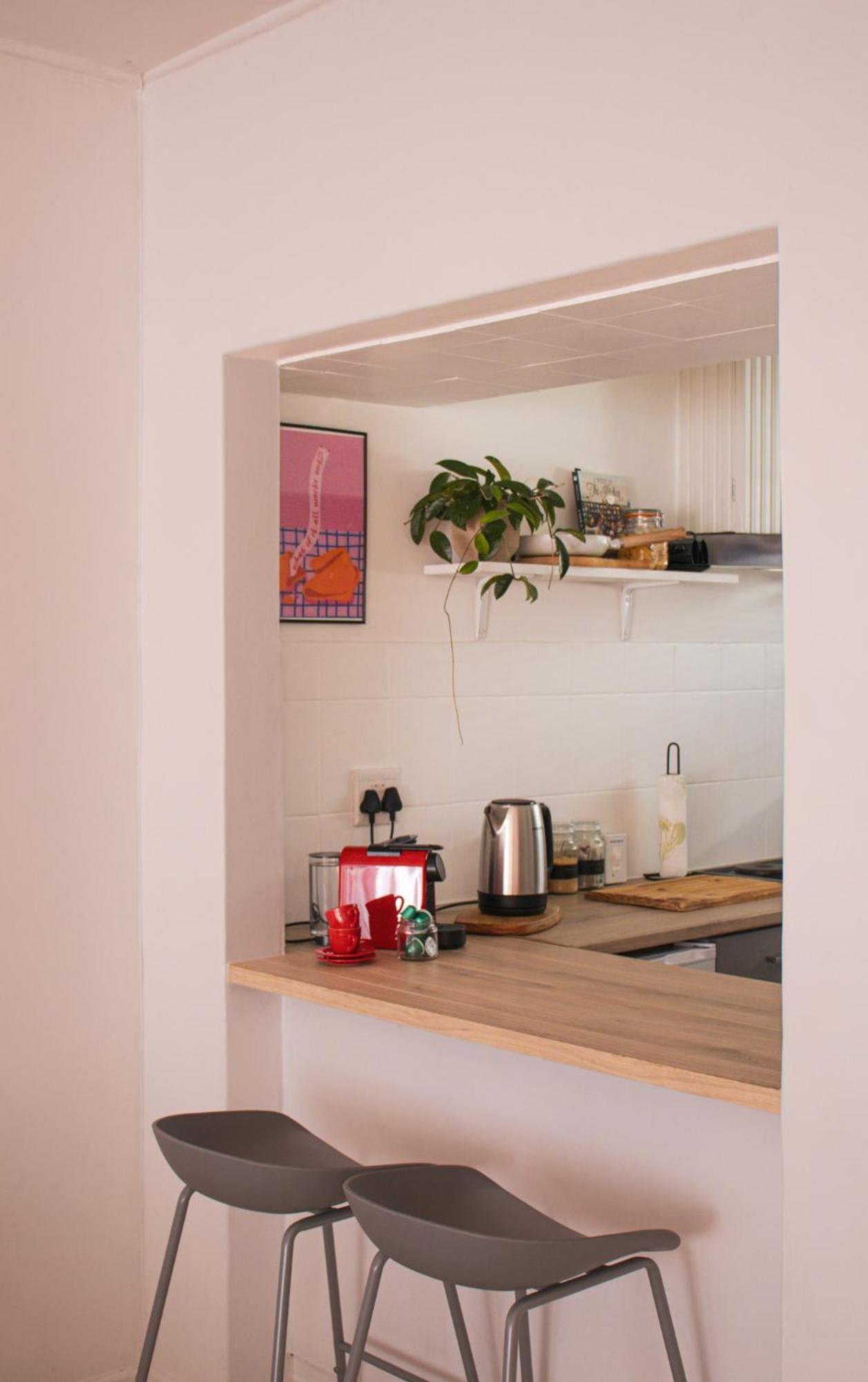 Cosy, Eclectic In Sea Point Apartment *